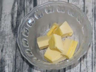 3、双色冰淇淋曲奇,黄油55g室温软化