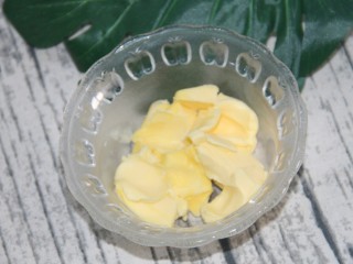 12、双色冰淇淋曲奇,黄油软化到可以按出坑