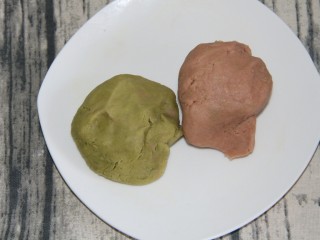 21、双色冰淇淋曲奇,戴手套捏成团