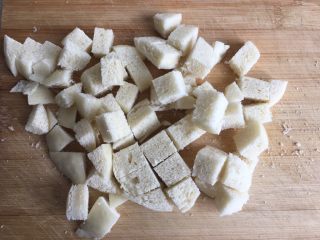 2、馒头新吃法 馒头披萨,馒头切块