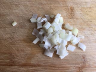 6、馒头新吃法 馒头披萨,葱白切葱花