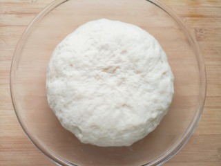 10、培根火腿披萨,一个小时左右，面团发酵好了。