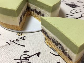 19、抹茶芝士慕斯蛋糕,切蛋糕的到稍微加热一下，即可切出完美的切面