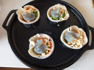 10、迷你披萨杯,放上芝士条和虾