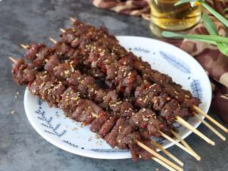 15、孜然牛肉串,自己烤的牛肉串肉多味美，更健康