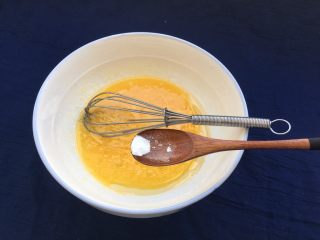 7、椰蓉酥,再放2克泡打粉。