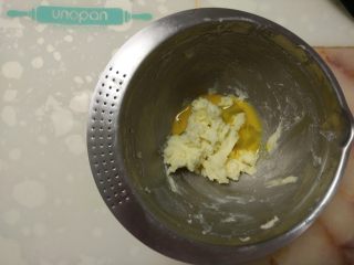 5、摩卡全麦蛋糕,分次加入少量全蛋液