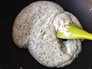 2、雪花酥,搅拌均匀