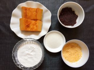 1、#甜味＃南瓜豆沙饼,准备食材。