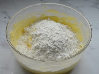 7、蔓越莓饼干,过筛入低筋粉