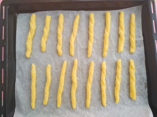 10、自制磨牙棒,烤箱提前175°上下预热