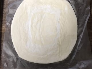 1、快手早餐之手抓饼披萨,速冻手抓饼一张(不用解冻)