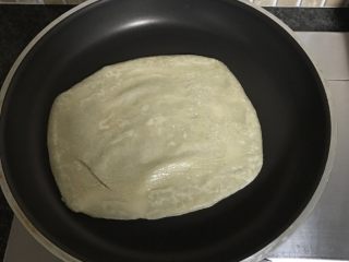 9、快手早餐之手抓饼披萨,煎至两面金黄