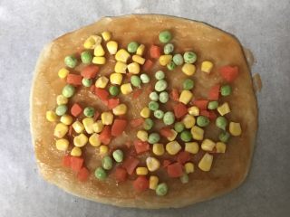 13、快手早餐之手抓饼披萨,撒上玉米青豆胡萝卜粒