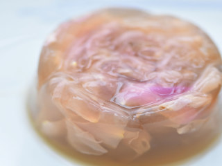 13、果冻,我最喜欢的是玫瑰酱的,口味比较香甜。