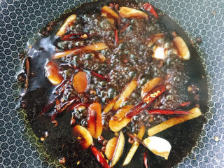 11、酸辣黄瓜条,烧开