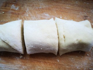 17、红糖酥饼,用刀切成块