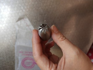 13、土豆泥曲奇,我用的裱花嘴，不用也可以直接裱花袋剪口挤也行