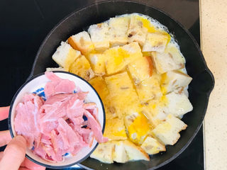 11、吐司培根披萨,加入培根