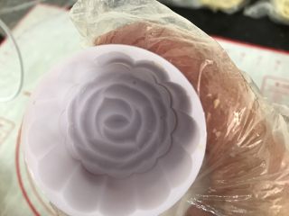 16、绿豆糕～蔓越莓版,准备月饼模(这是50g的模具）