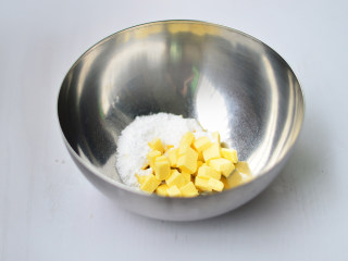 2、香酥原味曲奇,加入糖粉