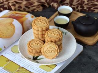 15、全麦饼干,卡通的花纹，孩子一定会喜欢的