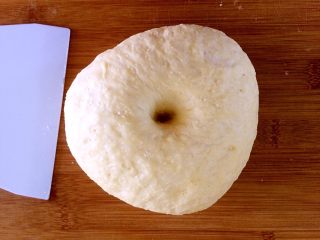 10、发面盘丝饼,发酵好的面团用手指头按一下，不回缩就是发好了。