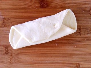 14、发面盘丝饼,如图，上下折好