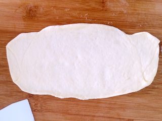 15、发面盘丝饼,擀薄片