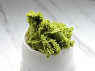 10、抹茶曲奇,裱花袋套好裱花嘴，装入面糊