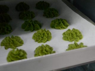 13、抹茶曲奇,烤箱预热180°，烤10分钟，烤好晾凉即可食用