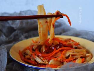 11、手撕杏鲍菇,杏鲍菇虽然是素菜,但是吃起来却有肉肉的口感