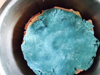 9、冰淇淋曲奇,将面团按自己喜好叠起来