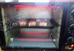 5、培根蔬果卷,入烤箱摄氏200度，烤10-15分钟即可