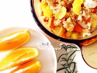 9、虾仁菠萝炒饭,酸甜口感，很开胃