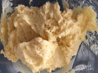 8、巧克力豆燕麦球,搅拌到低筋粉和黄油完全融合，没有看到粉