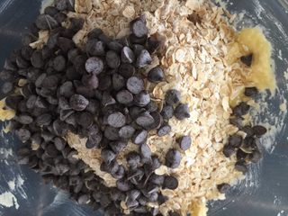 10、巧克力豆燕麦球,下巧克力豆