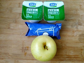 1、奥利奥酸奶盆栽,准备食材！（水果可以换成各种自己爱吃的水果）