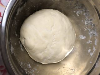 3、热狗土豆披萨,待自然发酵半个小时后