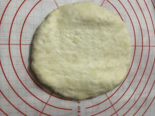 4、热狗土豆披萨,制作成面饼形状