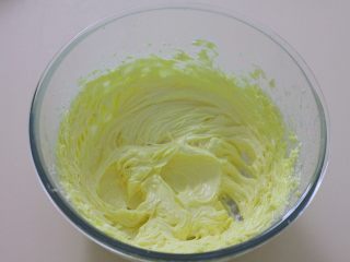 4、［鹿小鹿］治愈系网红曲奇,继续打发至图中状态