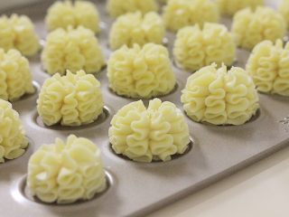 8、［鹿小鹿］治愈系网红曲奇,用 [ 鹿小鹿 ] 订制裱花嘴就能挤出这种花纹