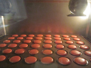 13、法式甜点马卡龙,烤箱预热先160度烤