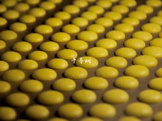 15、香浓蛋奶黄金豆,约10分钟的时候，蛋奶黄金豆的底部似乎已经和烤盘分离，豆豆们正在经历熟成的过程。