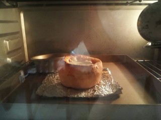 10、汉堡包披萨,200度烤15分钟左右。