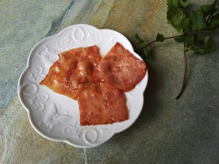 12、汉堡包披萨,煎几片培根。