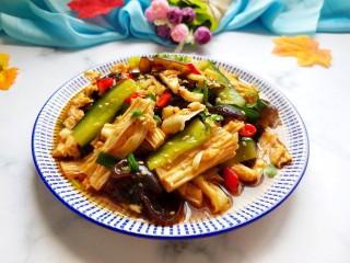 2、凉拌木耳腐竹,再来一张。