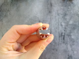 9、可可维也纳曲奇,取曲奇裱花嘴