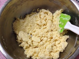 5、提拉米苏小饼干,用刮刀翻拌均匀