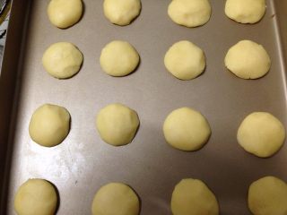 8、提拉米苏小饼干,放在烤盘里